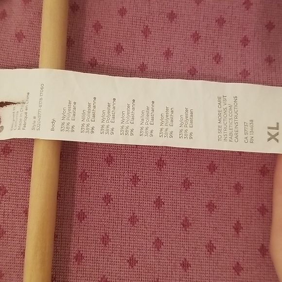 Fabletics cropped red patterned top full front zip Valentine's Day - Picture 3 of 7